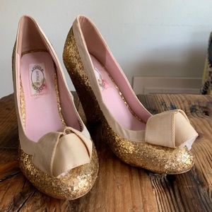 Joyfolie gold glitter heels - size 7.5 never worn